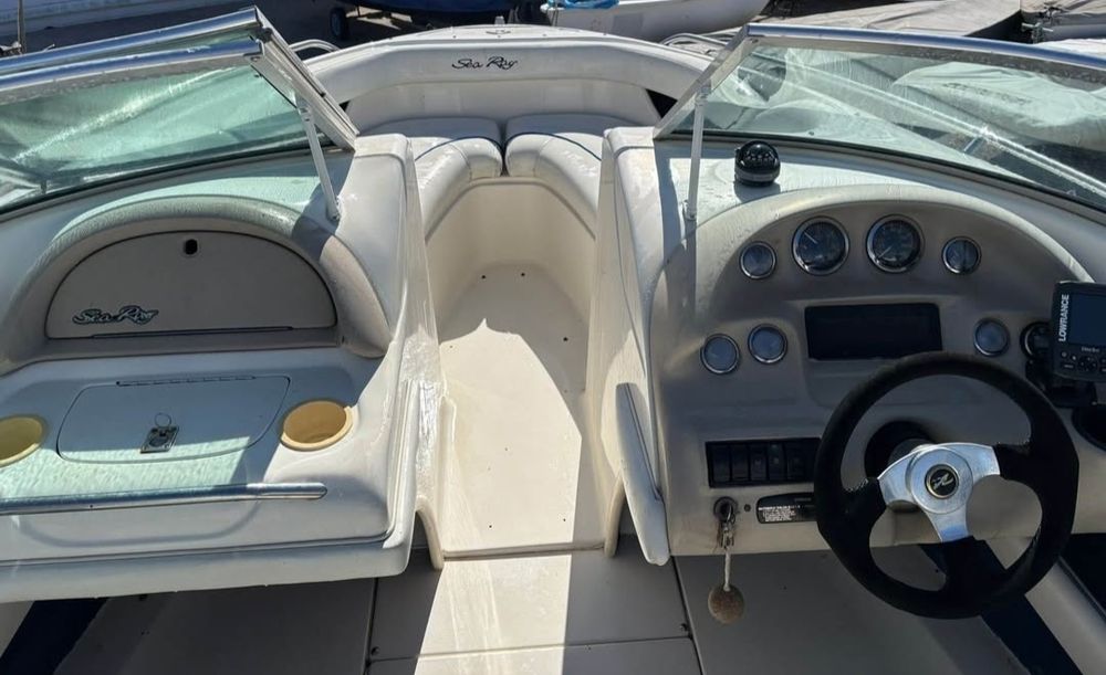 Barco proa aberta Sea ray