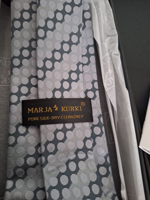 Gravata com botões de punho em seda