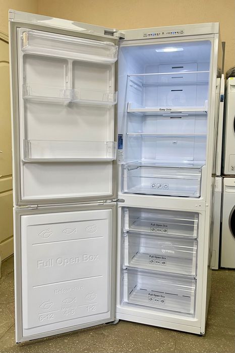 Холодильник Samsung