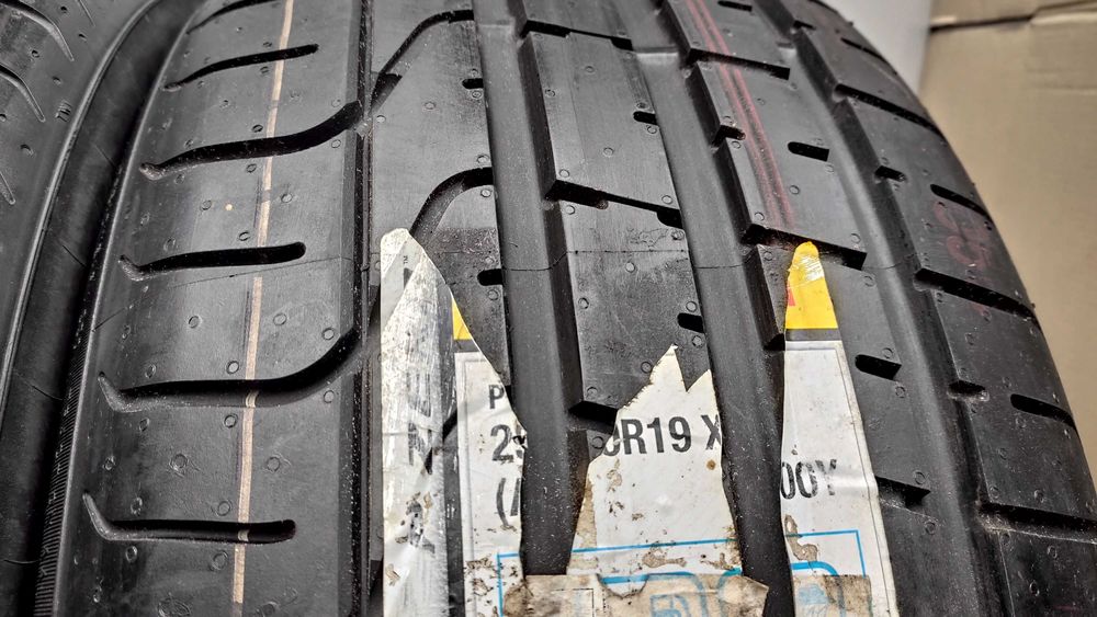 шини 255/40R19 Pirelli PZero. 2024р