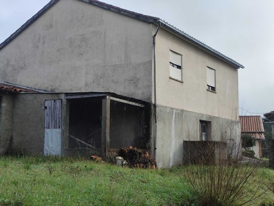 Moradia Isolada para Recuperar com Terreno