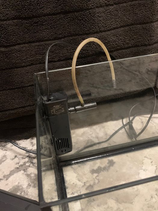 продам акваріум на 20 літрів з фільтром,кришкою,повітрям.