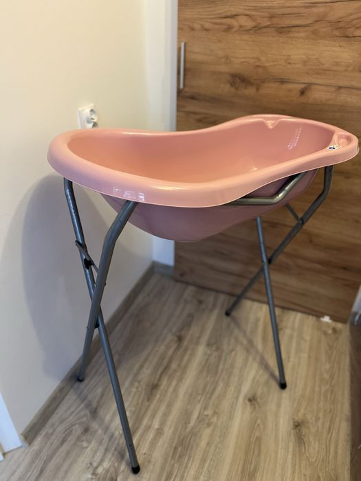 Wanienka różowa tega baby ze stojakiem stelażem wyprawka dla niemowlak