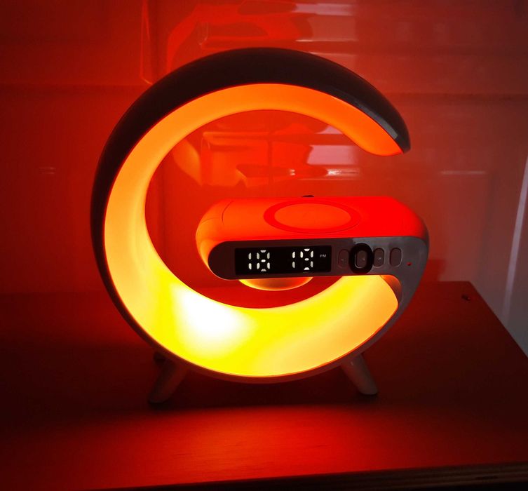 Rádio despertador e carregador telemóvel wireless.