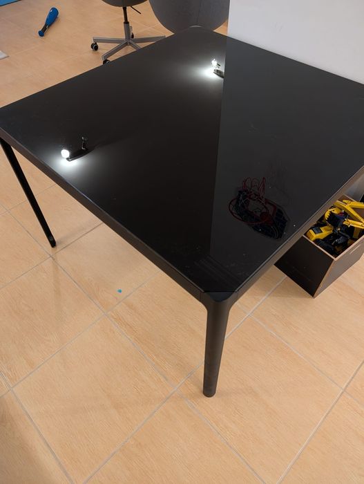 Mesa quadrada preta
