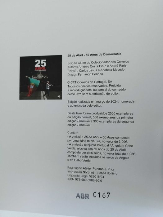 2° edição do Livro 25 Abril- 50 Anos de Democracia- selo ouro