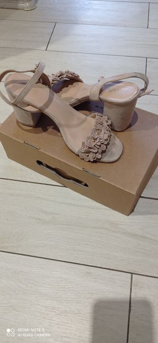 Босоножки женские