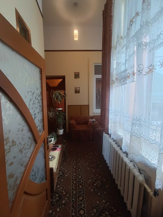 КВАРТИРА:94кв.м,ЦЕНТР,ІСТОРИЧНА ЗАБУДОВА,відмінний стан,підвал 45кв.м.