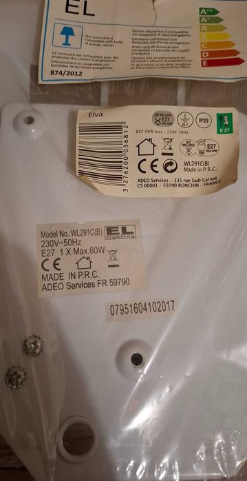 Candeeiro de parede novo