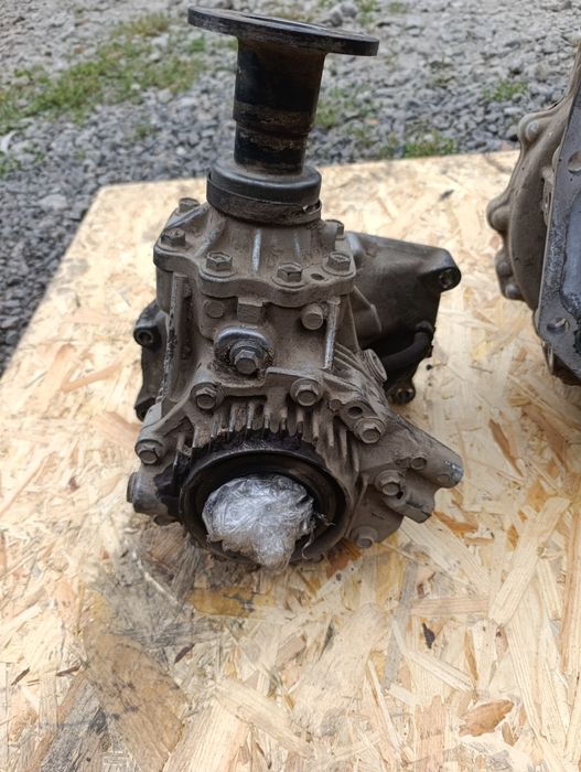 Роздатка КПП 2.0 2.5 QR20DE QR25DE Nissan X-trail t30