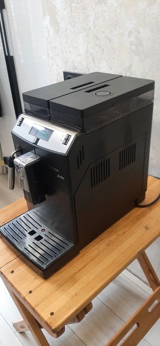 Кофемашина Philips Saeco Lirika зручна та проста у використанні