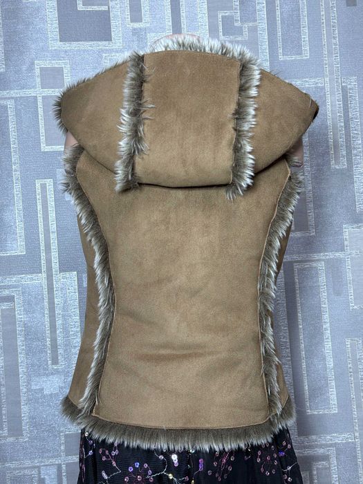 Жилетка тепла для дівчинки 8 років (128 см) штучна замша штучне хутро