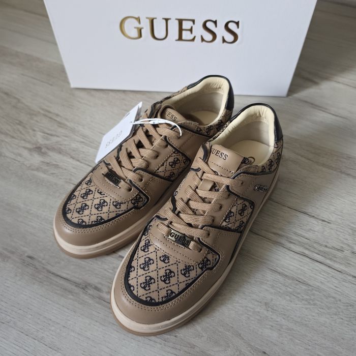 Buty sneakersy guess monogramowe nowe