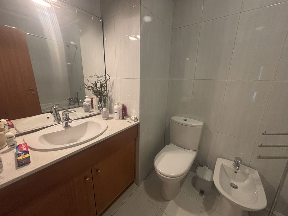 Arrenda-se quarto suite com wc privado a 15 min da FEUP