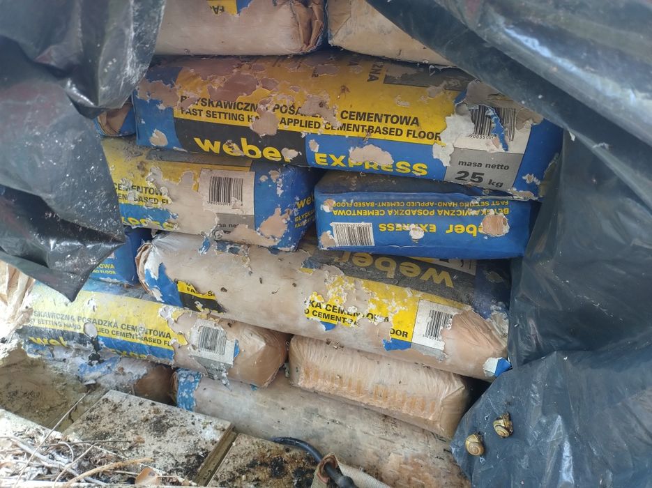 20 worków starego cementu plus beton/gruz