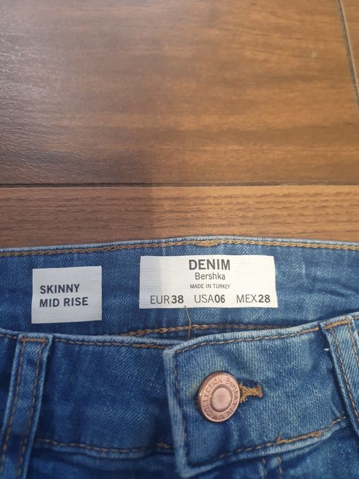 Nowe jeansy Bershka 38