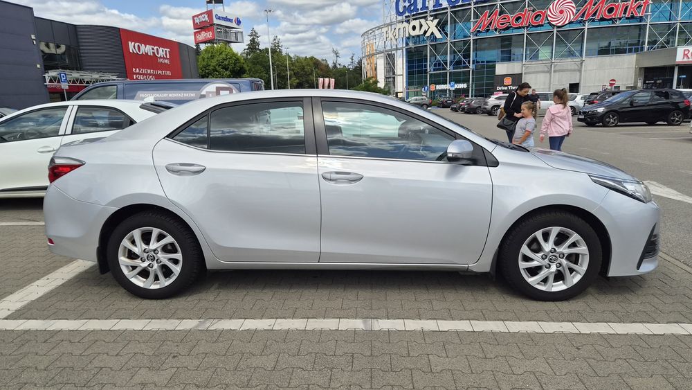 Sprzedam Toyota Corolla 1.6 benzyna  2017