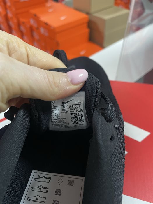 Кросівки Nike Revolution 8 HJ9198-003. HJ9198-002