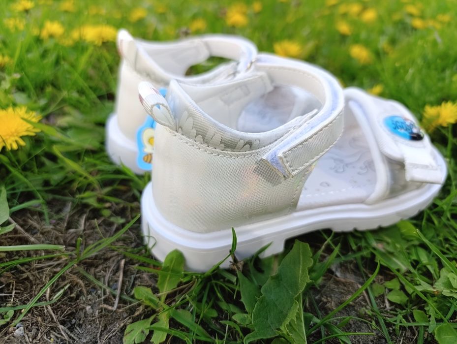 Босоніжки для дівчинки з твердою п'яткою. Босоножки для девочки