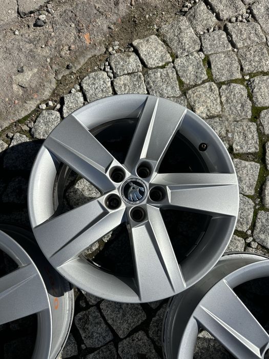 Felgi Aluminiowe 16 Skoda Fabia Rapid Scala Kamiq 5x100 ET46