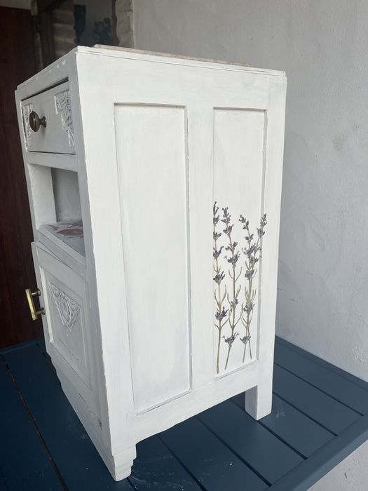 Mesinha de cabeceira