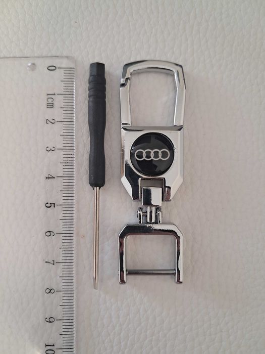 Porta-chaves Audi Metálico com 4 Anéis e Mini Chave de Fendas — Novo / Selado