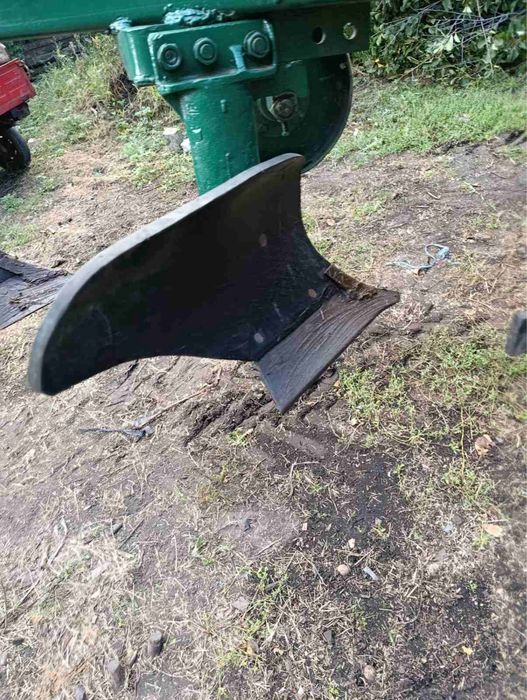 Продам плуг трёх корпусный