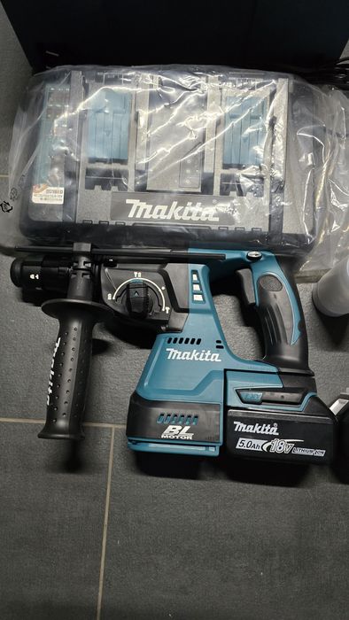 Młotowiertarka Makita DHR243