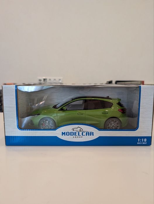 Масштабная модель Ford Focus ST (2022) 1:18 MCG Metallic Green