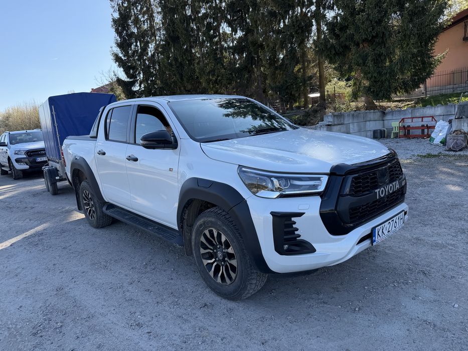 Toyota Hilux GR 2.8 stan salonowy