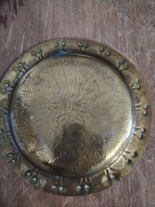 Prato de latão antigo