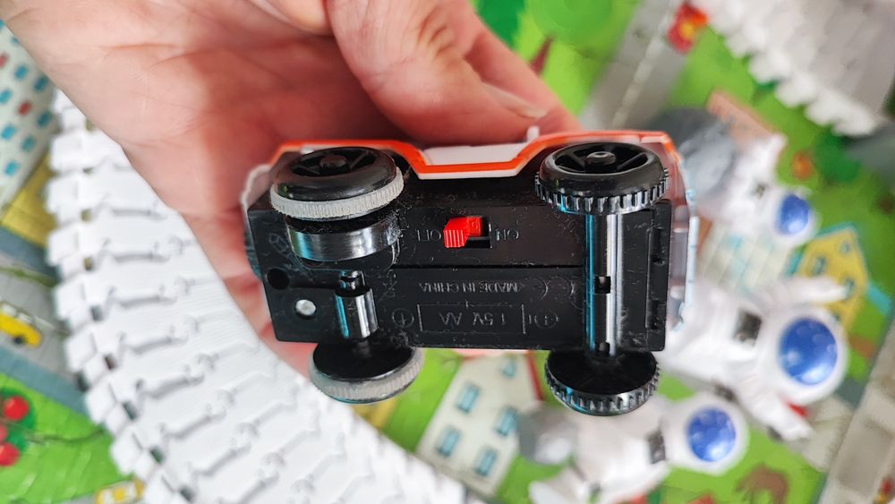 Продам трек з космонавтами