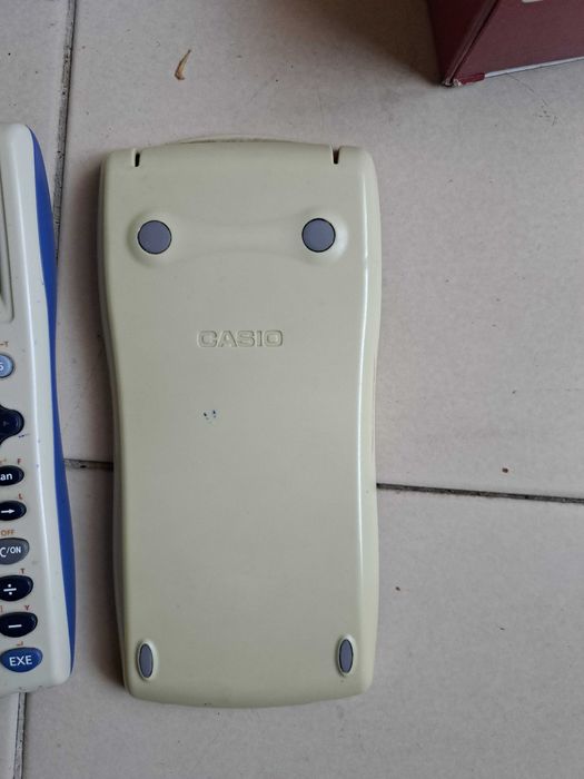 Casio CFX 9850GB Plus-we calculadora