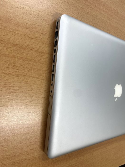 Apple Macbook Pro 17 2011