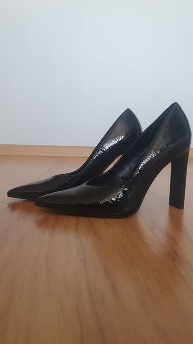Czółenka bershka 37 wąskie.