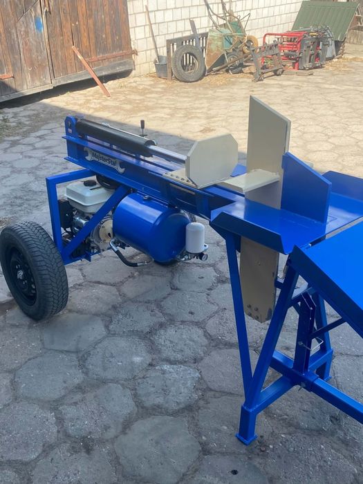 Łuparka hydrauliczna z silnikiem spalinowym