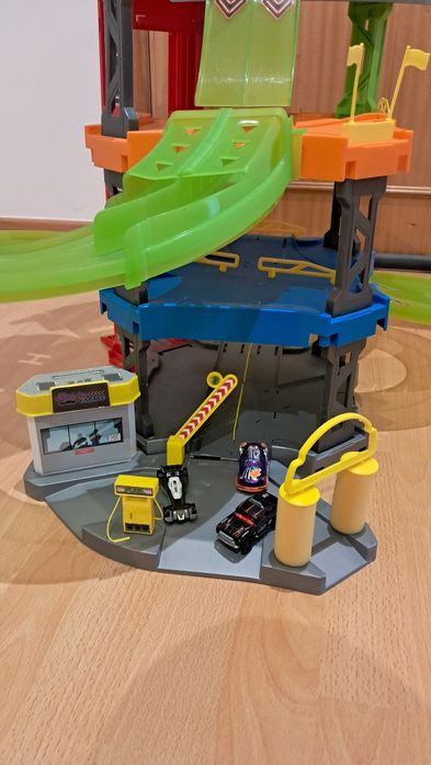 Garagem Mattel megatropolis completa