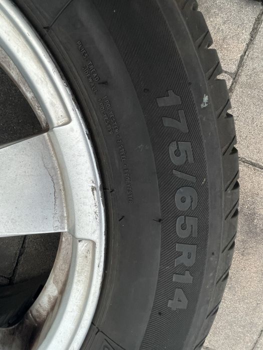 Sprzedam komplet  kół  letnich