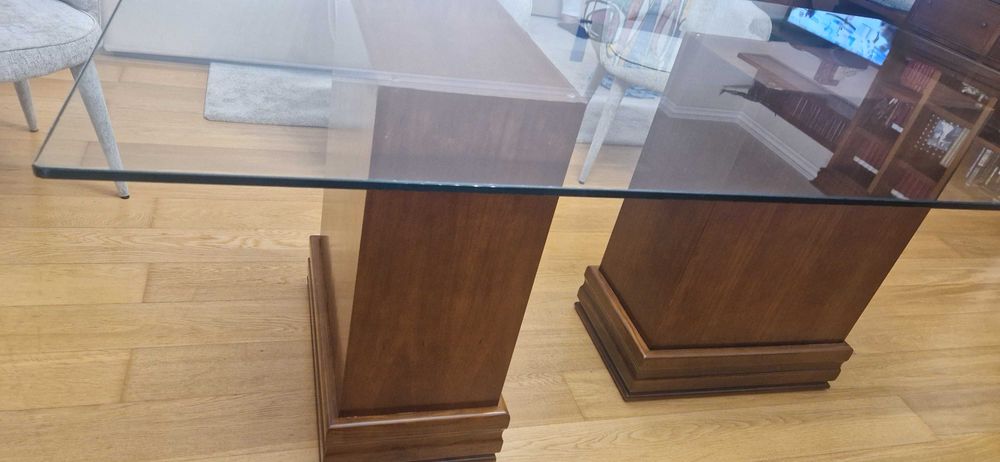 Mesa de sala em Cerejeira e tampo Vidro