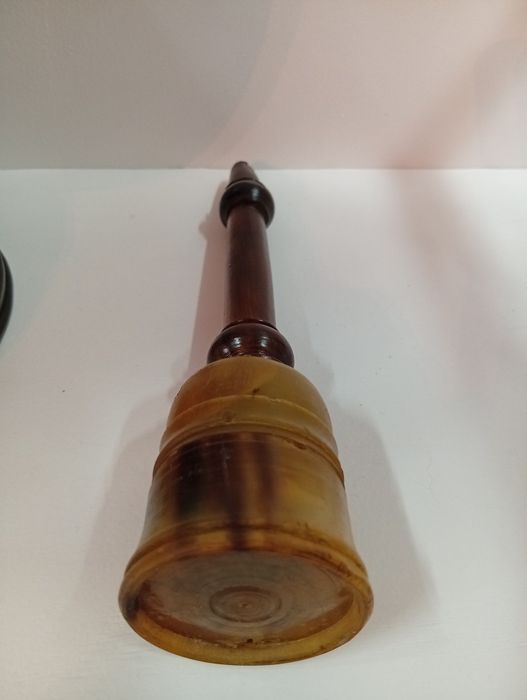 Balde em bronze com aspressorio