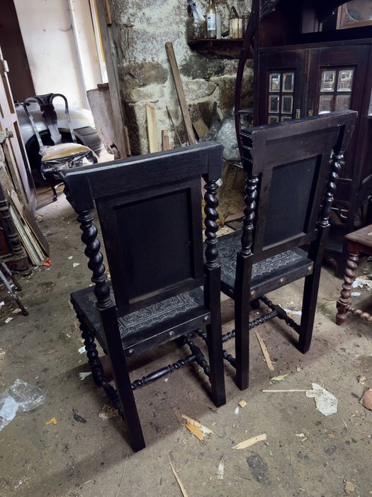 Cadeiras de escritório torcidos