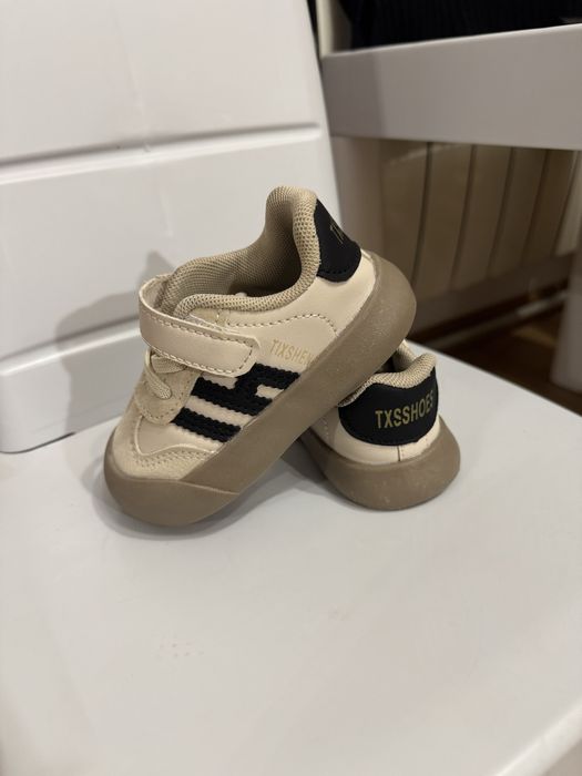 Кросівки дитячі хлопчик/дівчинка (взутття)  23 розміру