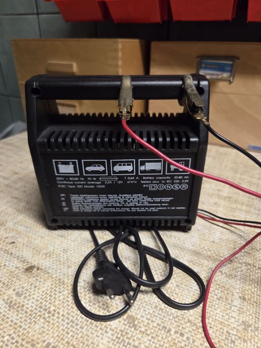 Prostownik samochodowy DANIA 6A 12V – 20–80 Ah