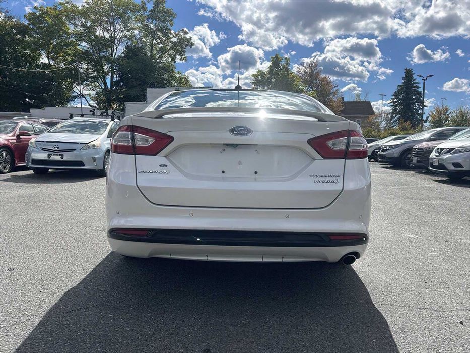 Ford Fusion Titanium Hybrid      2014