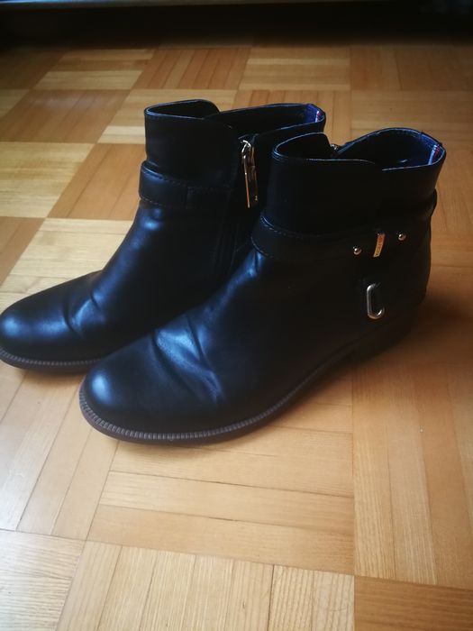 Botki damskie, czarne sztyblety Tommy Hilfiger rozmiar 7 1/2  (38)