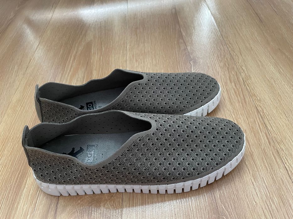 Półbuty trampki wsuwane Sneakeray ażurowe 2 GO Fashion 38