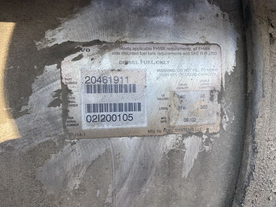 Продам два баки цілі є кріплення