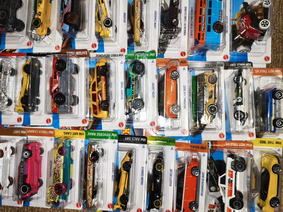 Треки, машинки, контейнери, гараж Хот вілс Hot Wheels