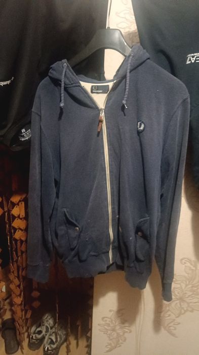 Зіпка Fred Perry під відновлення