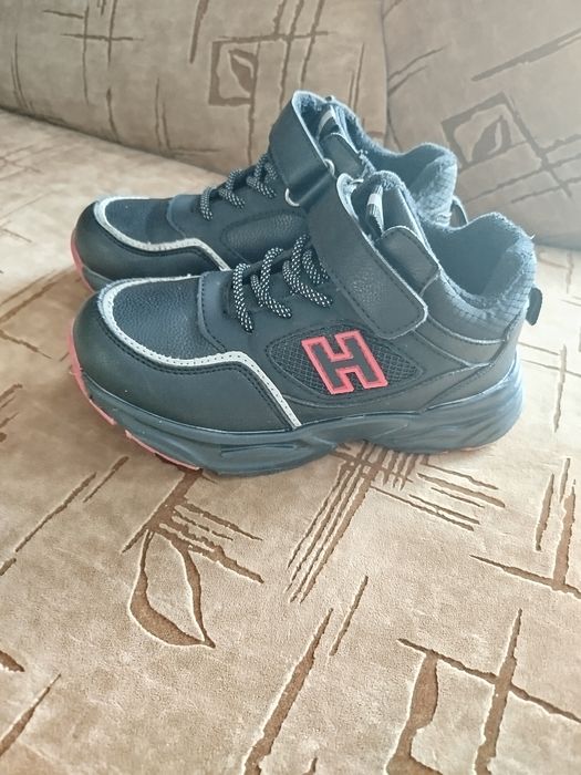 Осінні кросівки для хлопчика